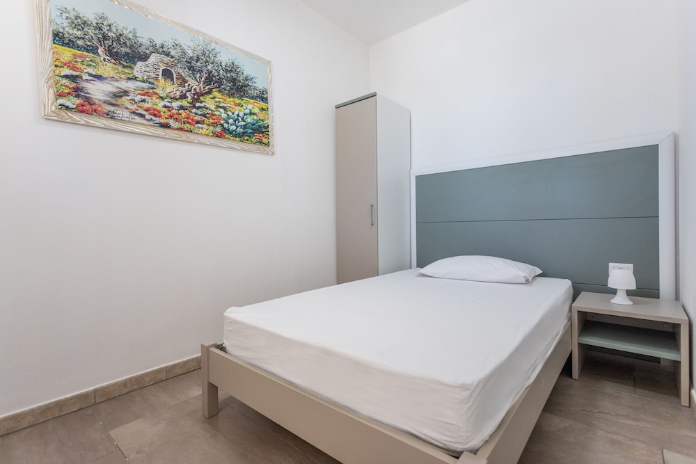 Deluxe, Suite, 1 Double and 2 Queen Beds