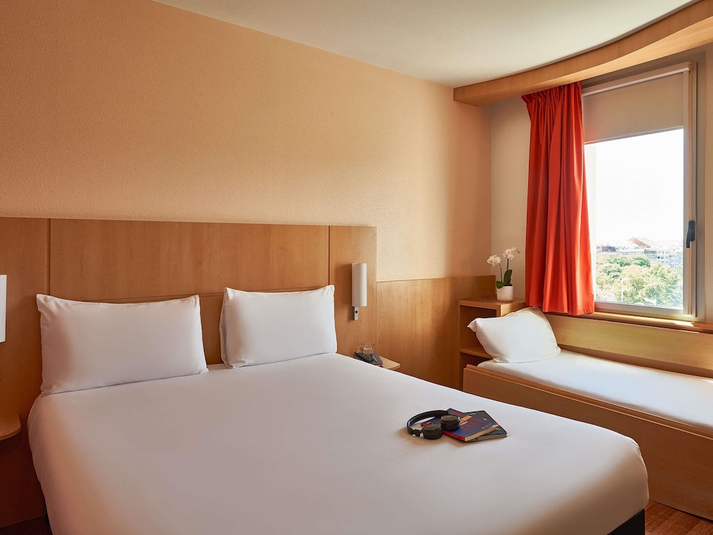 Ibis Barcelona Santa Coloma 15/43