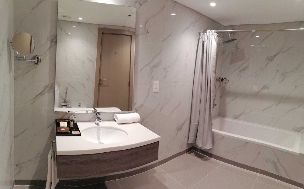 Gloria Hotel and Suites 27/28