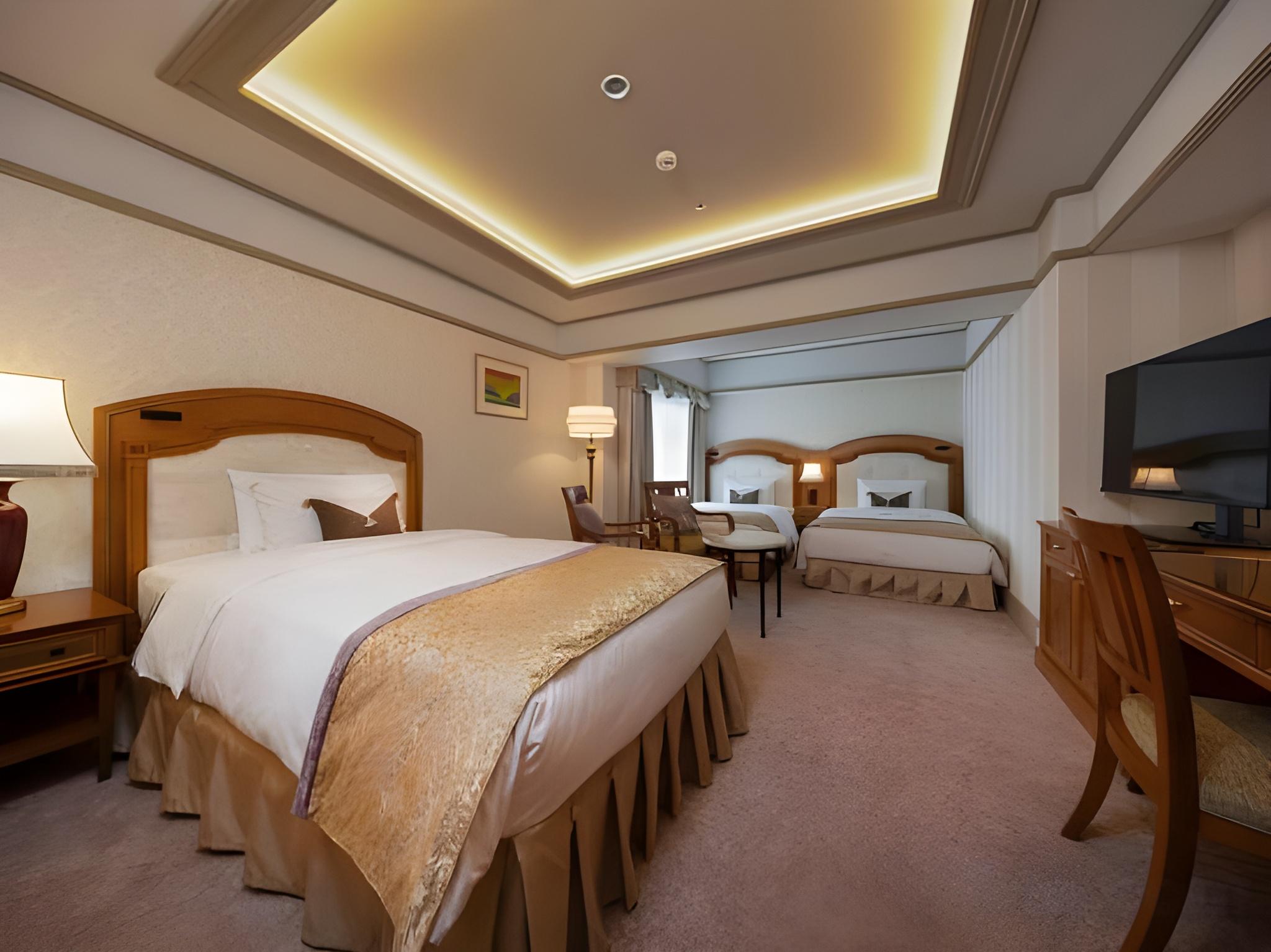 Executive, Triple, 3 Beds, South Wing