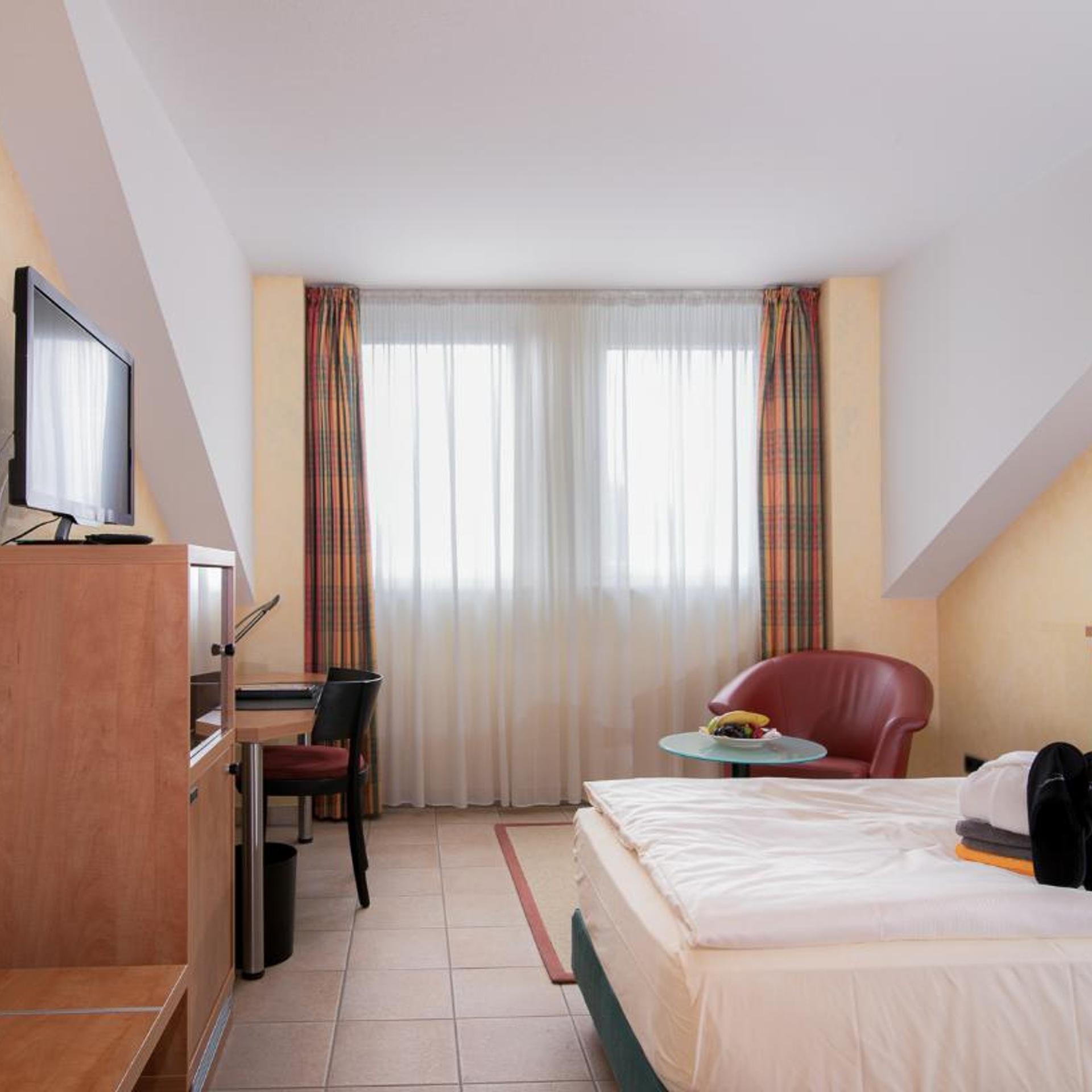 Room, Double Bed