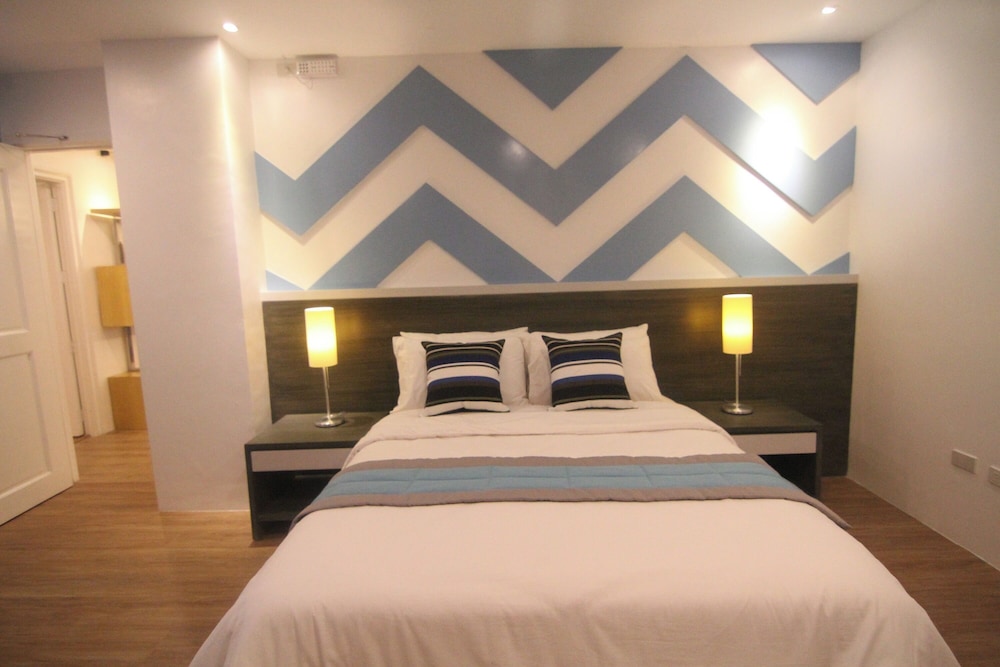 Bryan Condominium Suites 33/66
