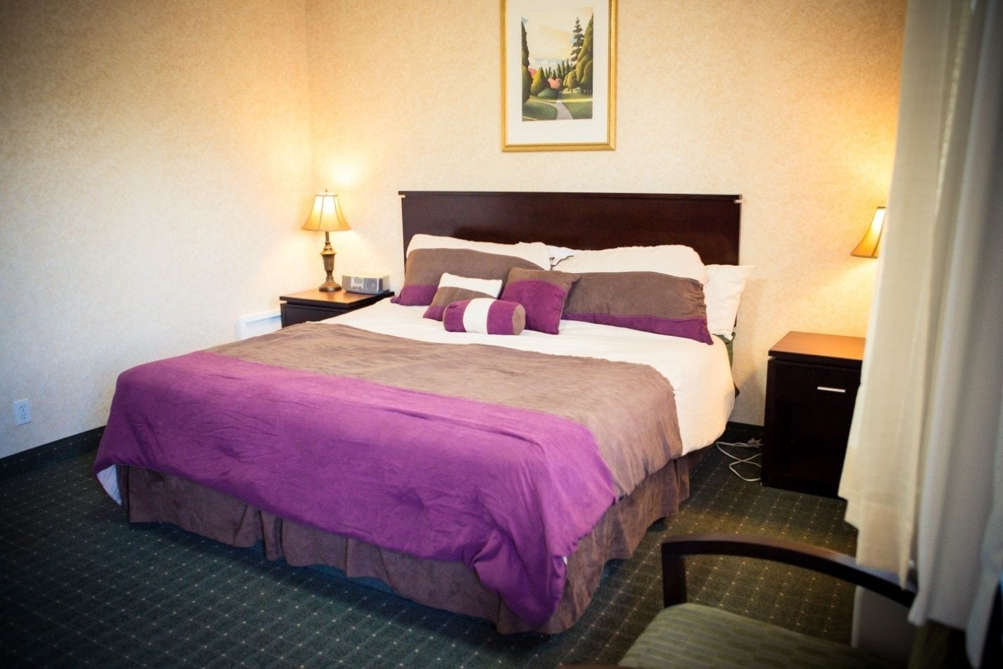DELUXE, QUEEN BED
