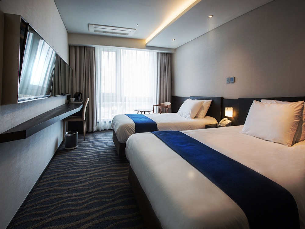 Gloucester Hotel Jeju 12/57