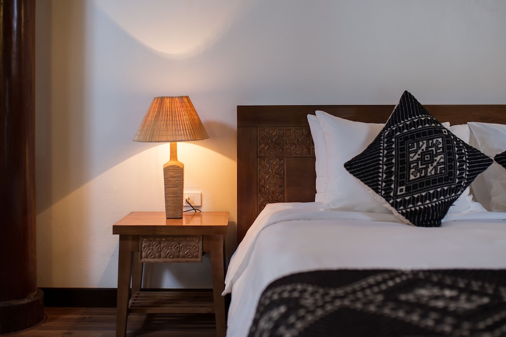 Mai Chau Hideaway Lake Resort 10/72