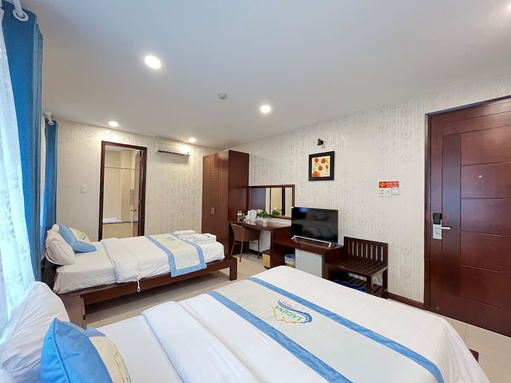 Laguna Hotel 8/41