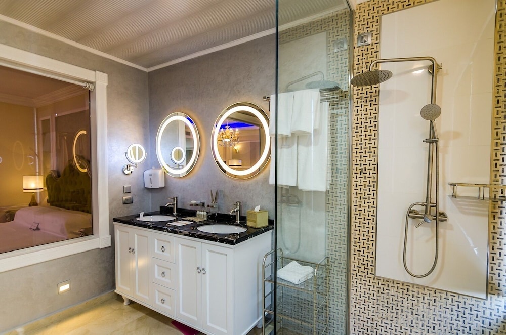 Phoenicia Royal 18/50