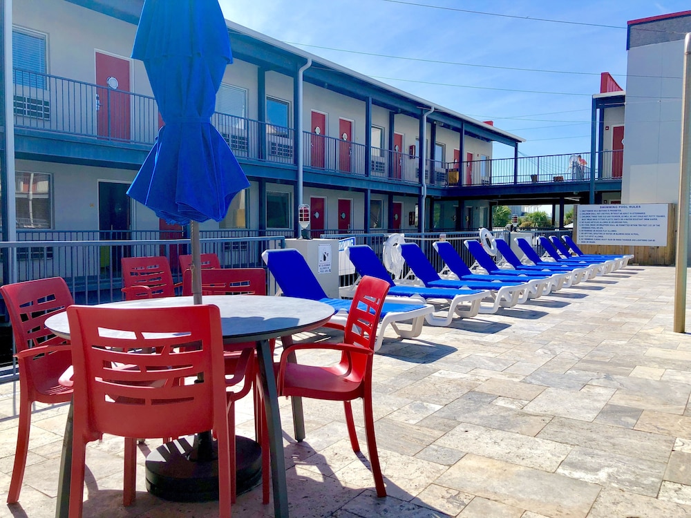 Sea And Breeze Hotel And Condo 40/49