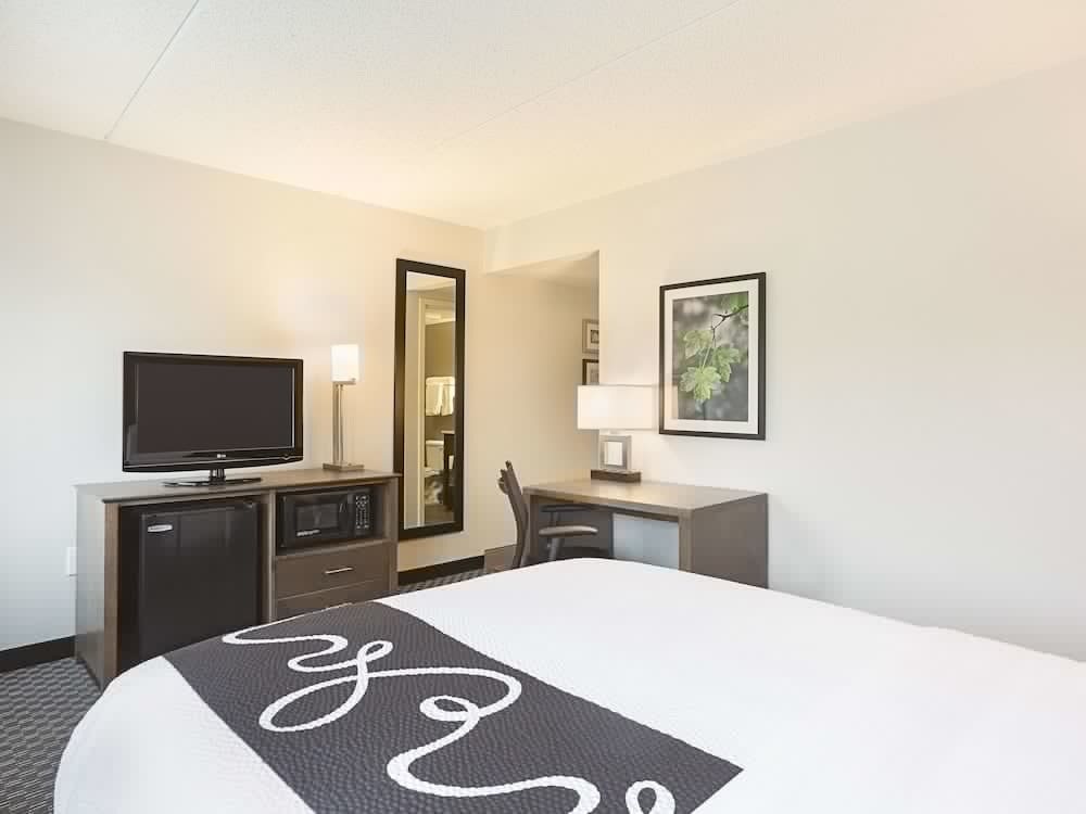 La Quinta Inn & Suites by Wyndham Baltimore BWI Airport 20/52