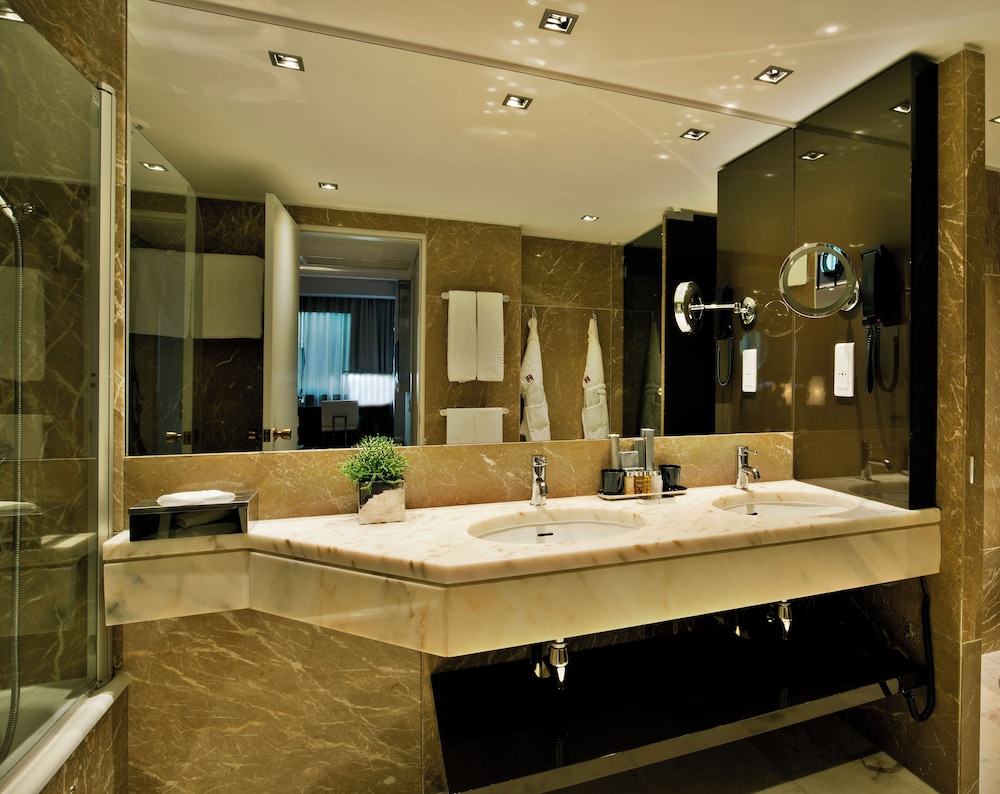 Altis Grand Hotel 12/69