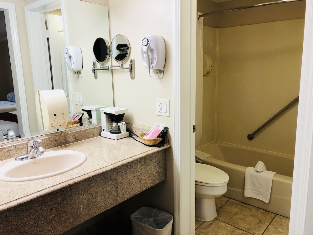 Dynasty Suites Hotel Riverside 11/50