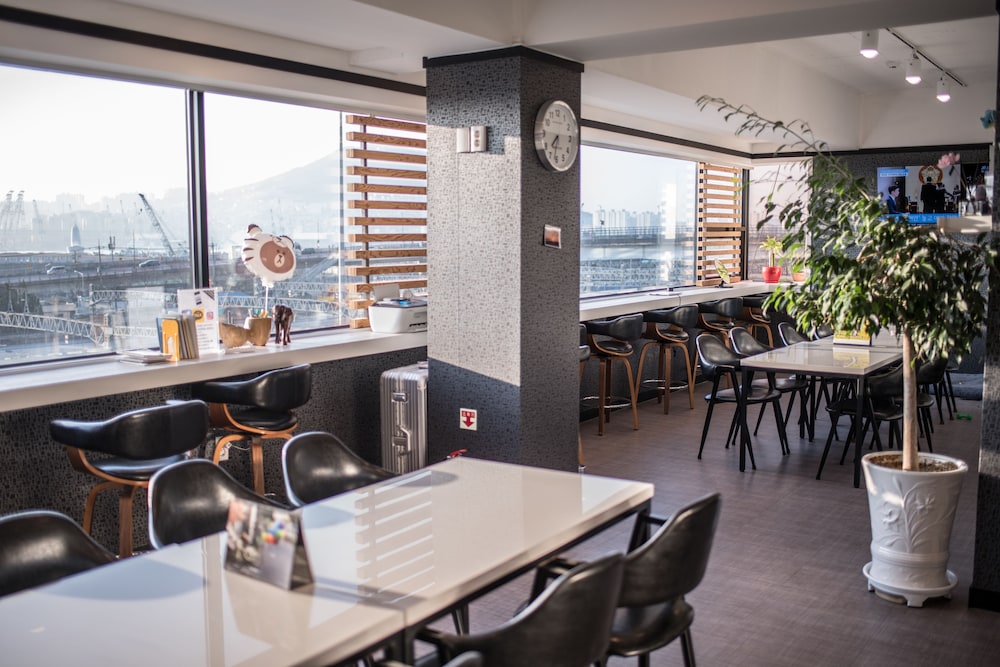 Mozzi Hostel 30/50
