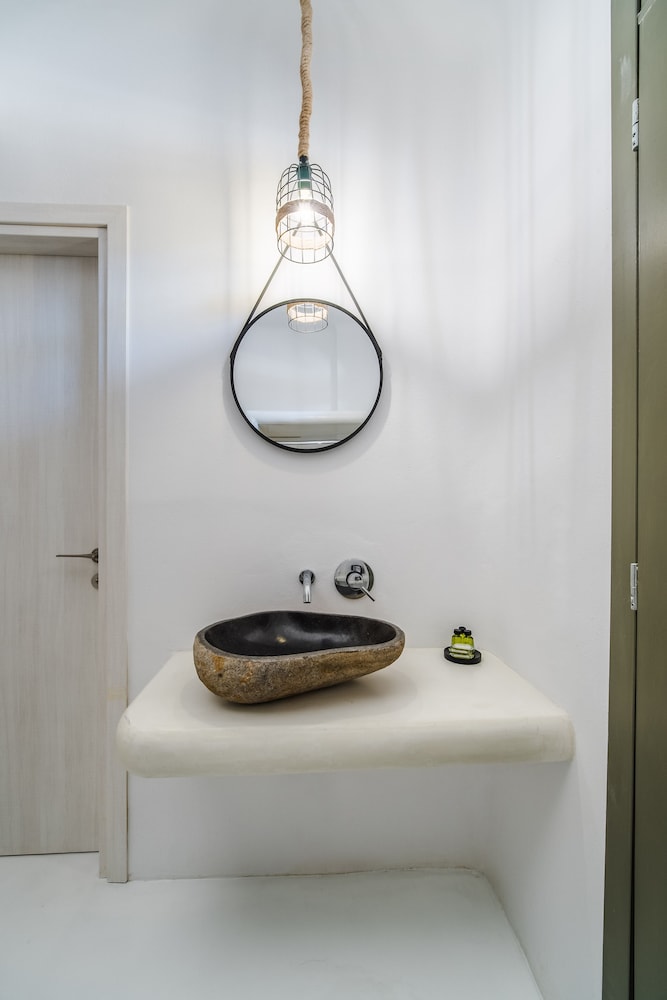 Amethyst Exclusive Suites Oia 42/72