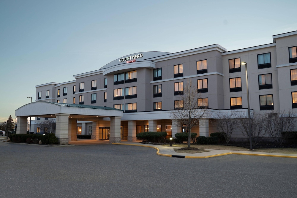 Courtyard By Marriott Republic Aprt Long Island Farmingdale 1/71