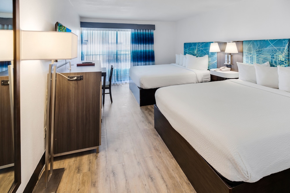 Tropical Seas Hotel 20/49