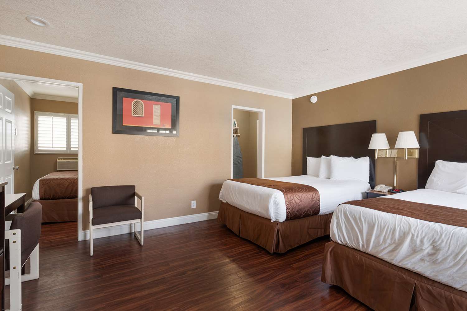 Americas Best Value Inn & Suites Anaheim Convention Center 14/27