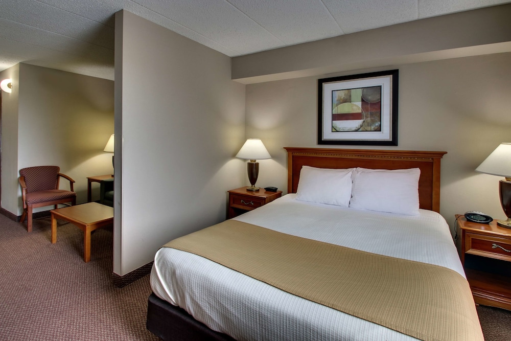 Best Western East Towne Suites 14/42