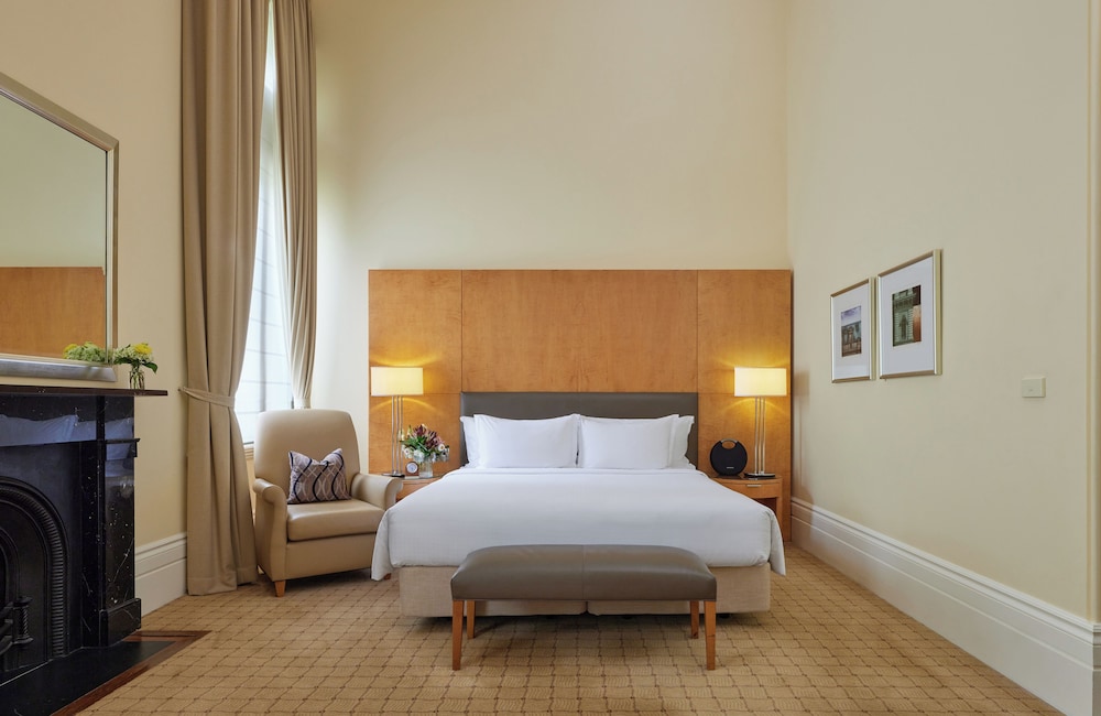 HERITAGE, SUPERIOR, KING BED