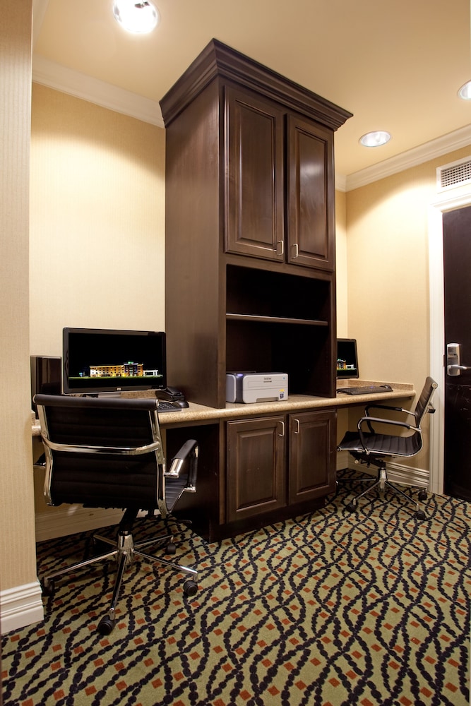 Holiday Inn Express Hotel And Suites Newberry 53/55