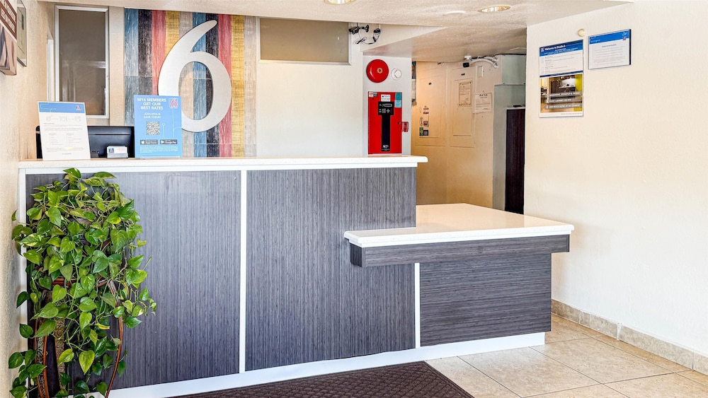 Studio6 Grand Prairie, TX 6/60