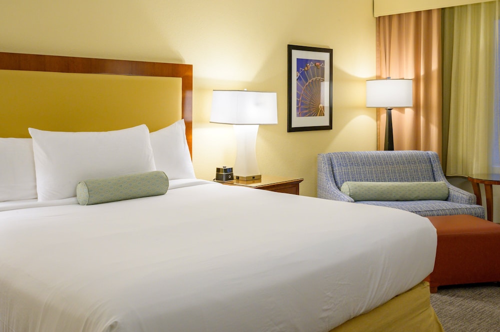 Airtel Plaza Hotel and Conference Center 13/62