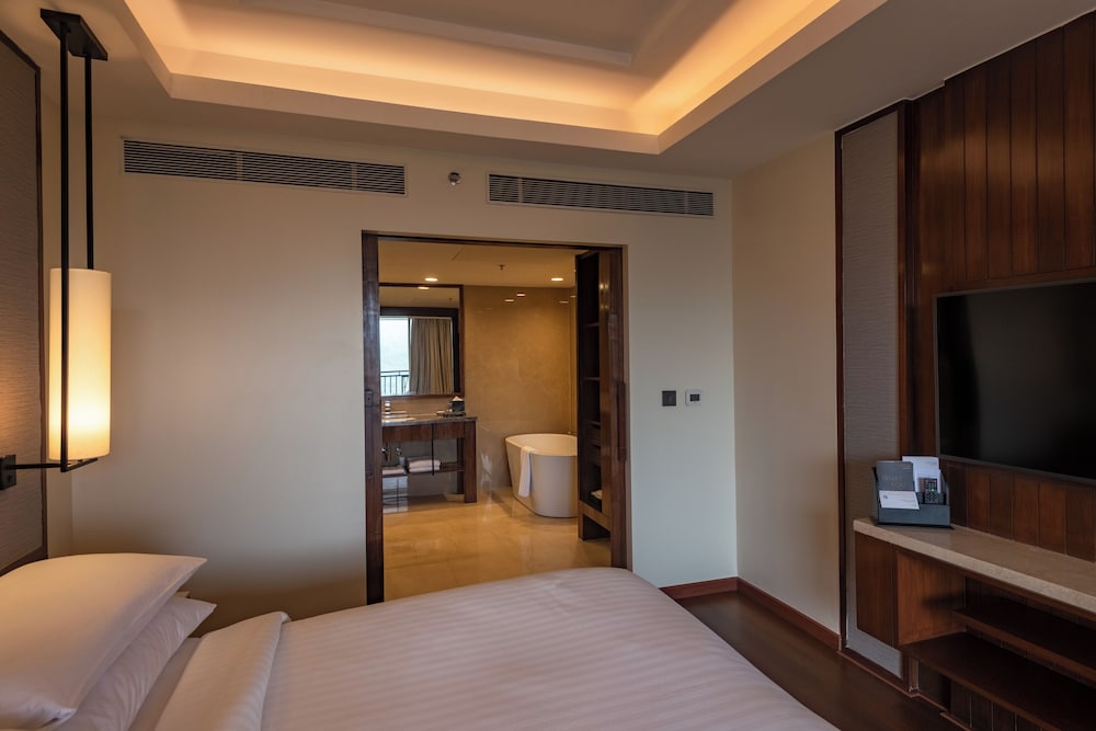 1 Bedroom, Signature, Suite, Courtyard by Marriott Mahabaleshwar 6/8