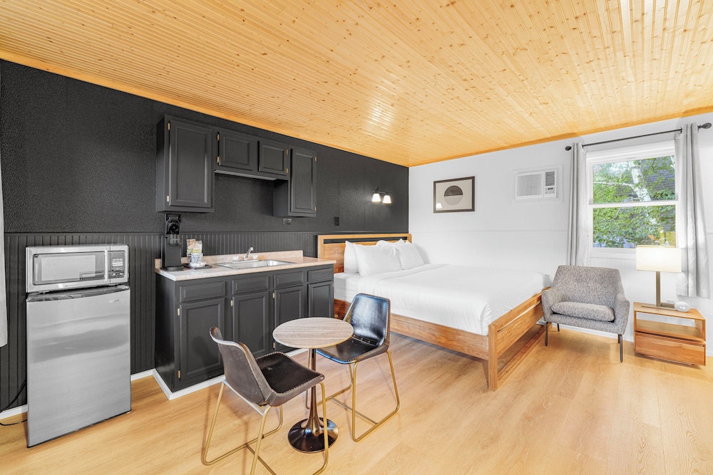 Placid Bay Hotel 15/50