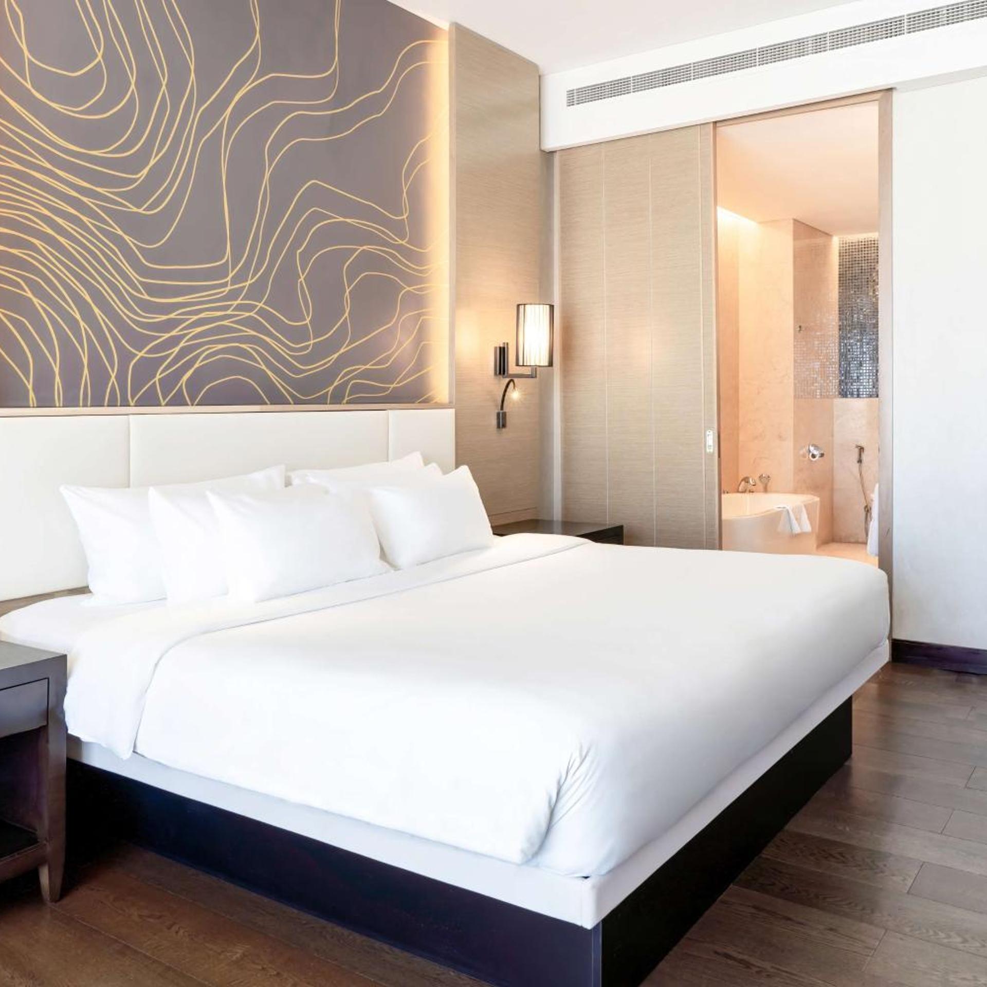 Collection, Executive, King Bed, Lounge Access