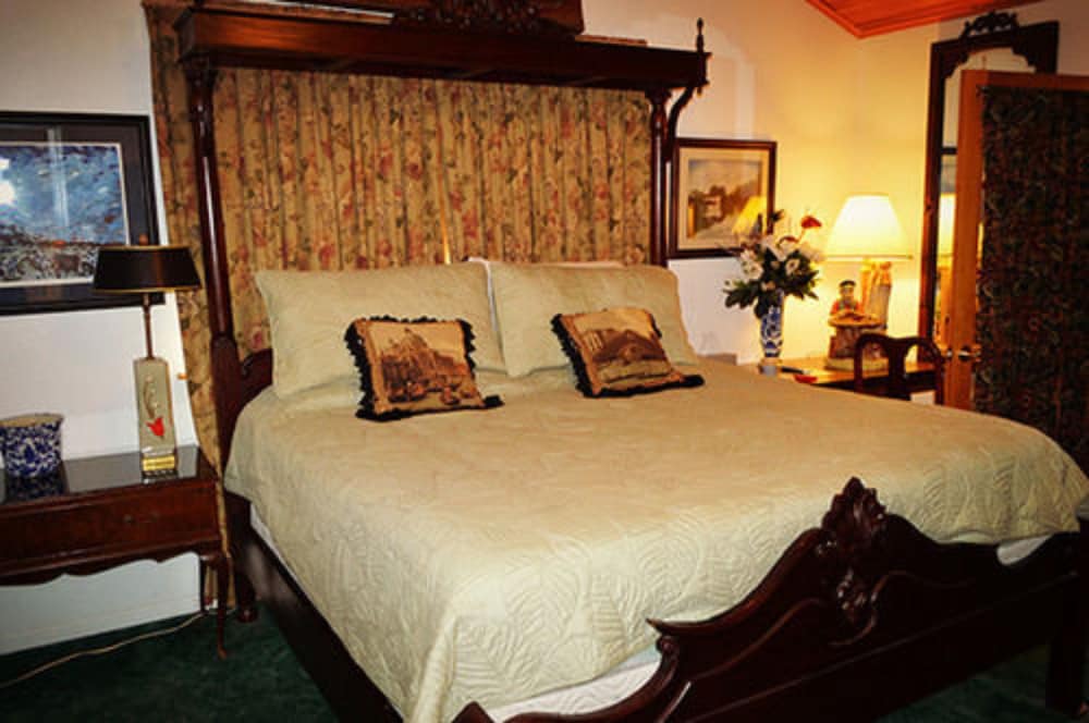Echo Canyon Manor 7/76