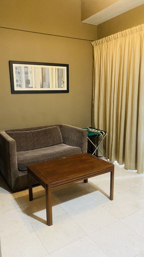 Peninsula Residence All Suite Hotel. 23/36