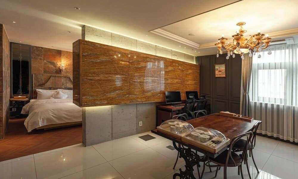 February Hotel Dongseongro 46/68