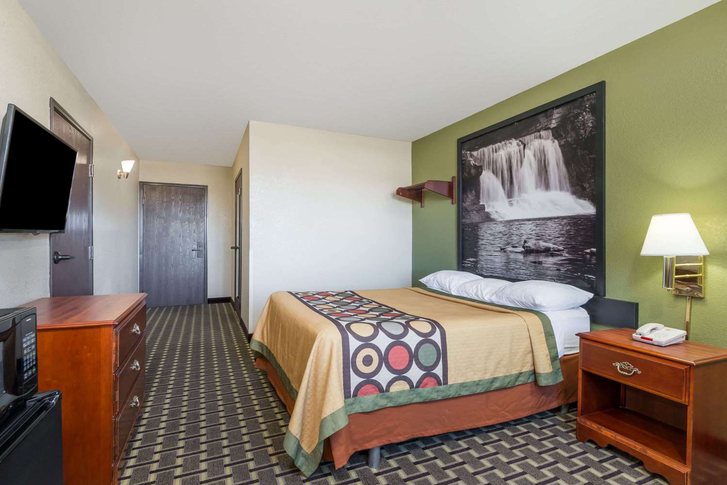 Super 8 By Wyndham Madison/Hanover Area 4/17