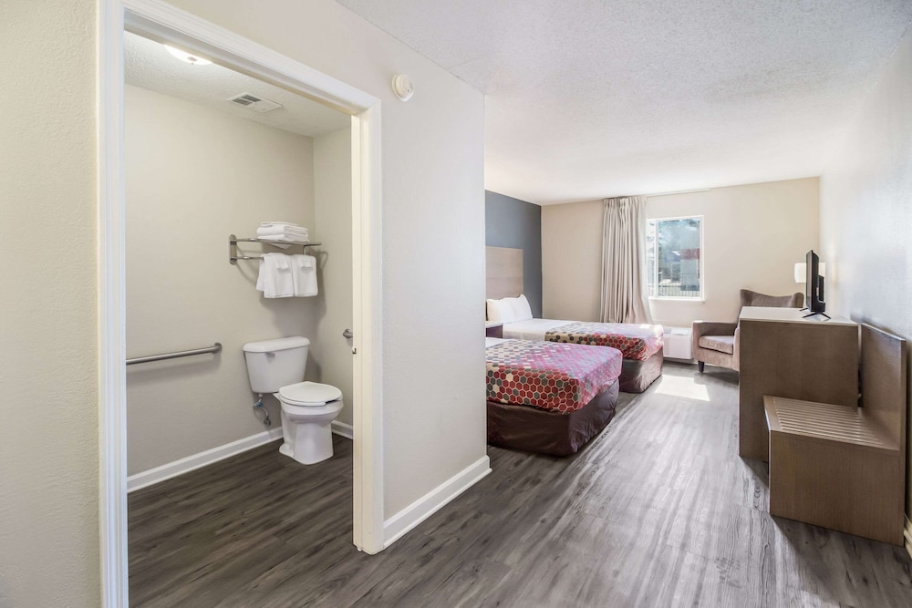 Econo Lodge Cherry Point 20/43
