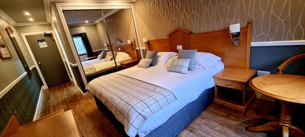 Gleniffer Hotel 13/24