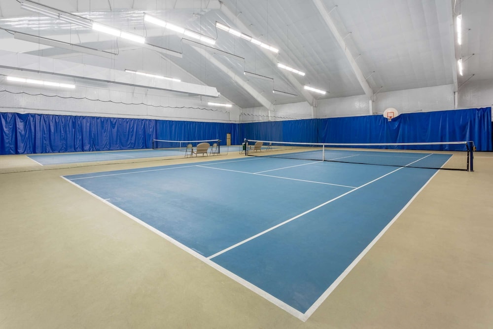 Tamarack Wisconsin Dells a Ramada by Wyndham 19/50