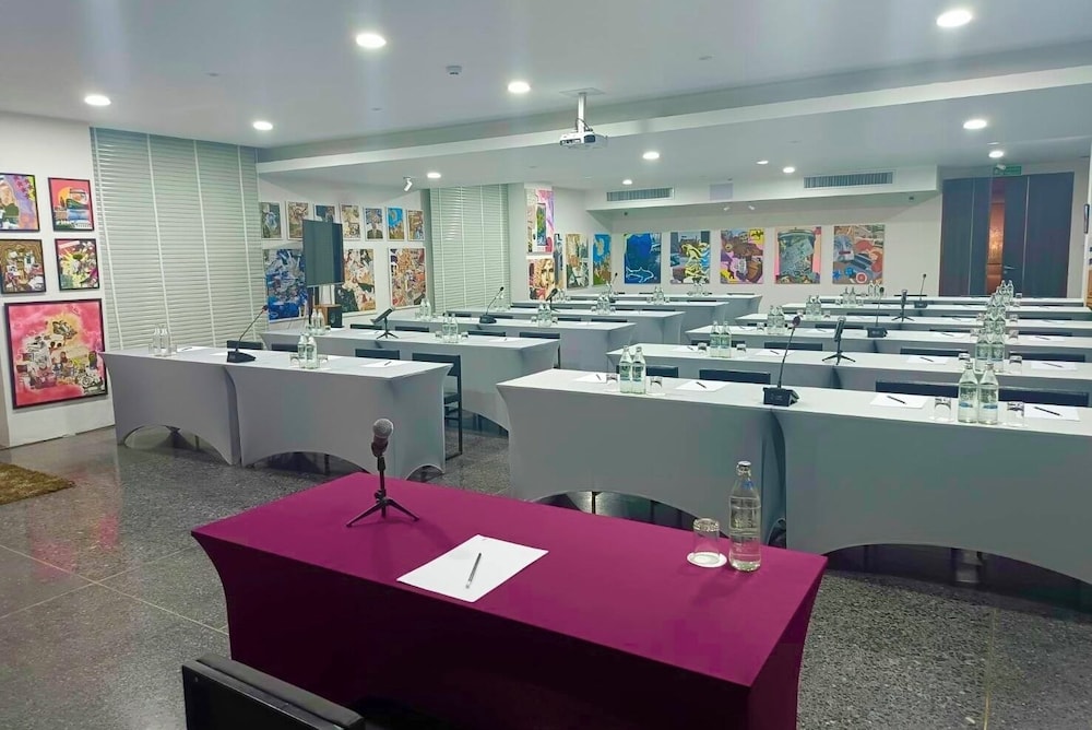 Sibtis – The Art Gallery Hotel 30/34