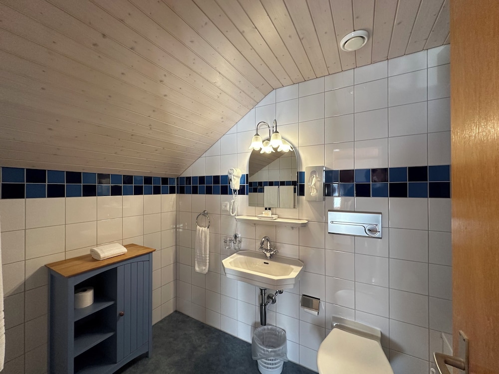 Chalet Swiss Hotel 50/50