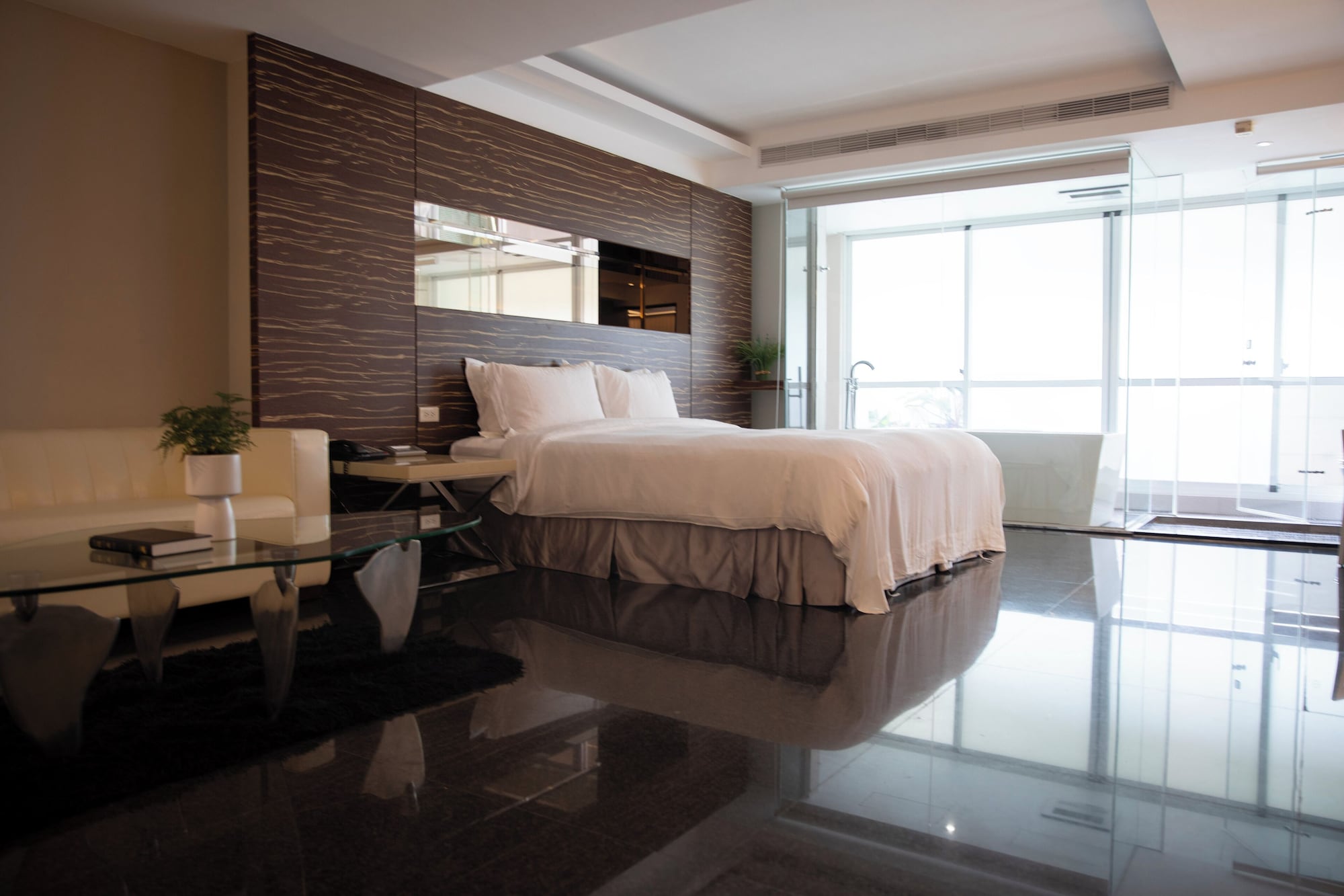 PRESIDENTIAL, SUITE