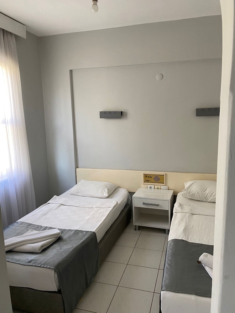 Rosella Hotel 15/62