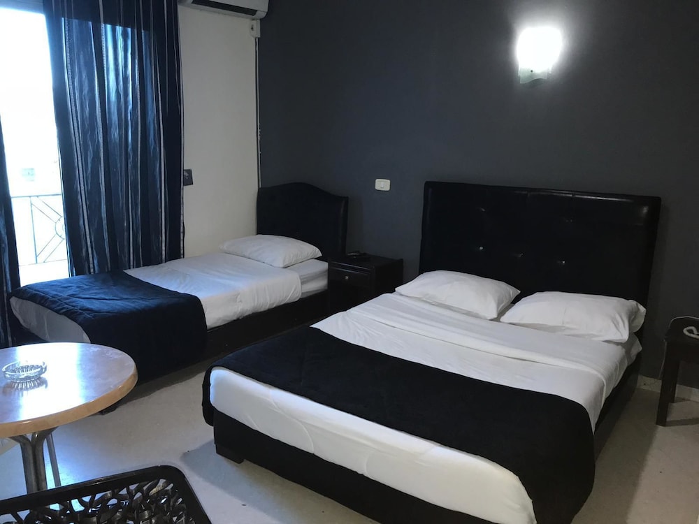 Hotel Le Calife 8/17