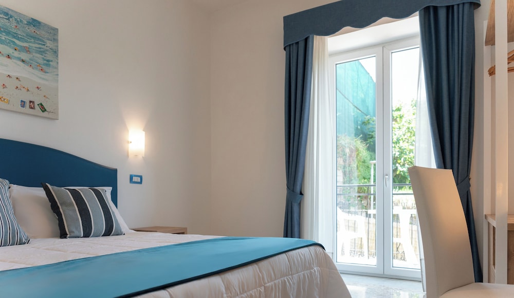 ROOM, DOUBLE BED, GARDEN VIEW, BALCONY