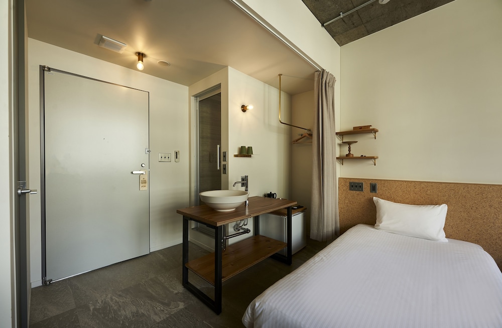 COLLECTION, SUPERIOR, TWIN BEDS