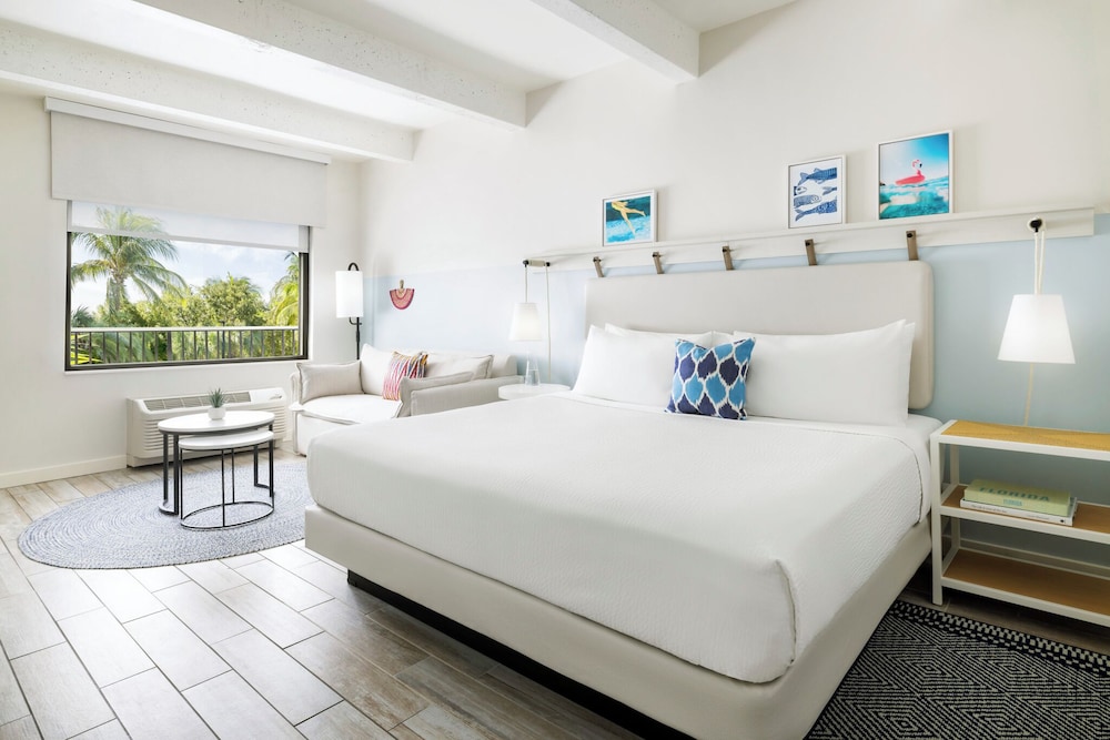ROOM, KING BED
