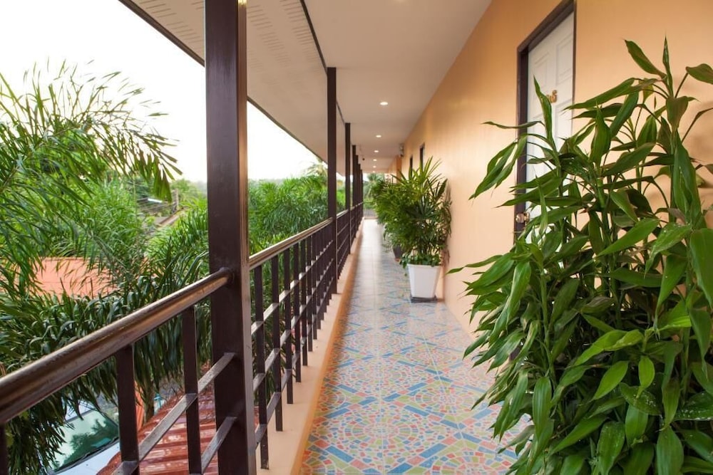 Phuket Airport Inn 44/52