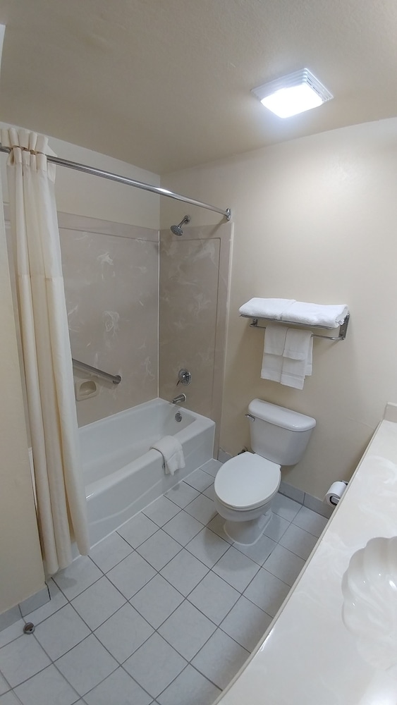 Quality Inn Bastrop, TX 11/42