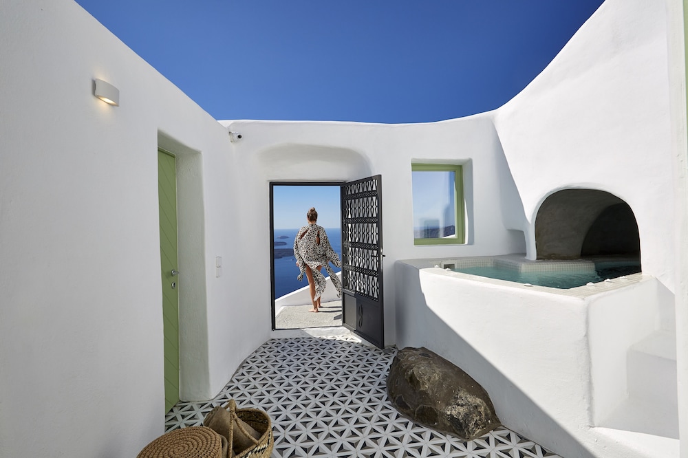 Gitsa Cliff Luxury Villa [VR] 11/27