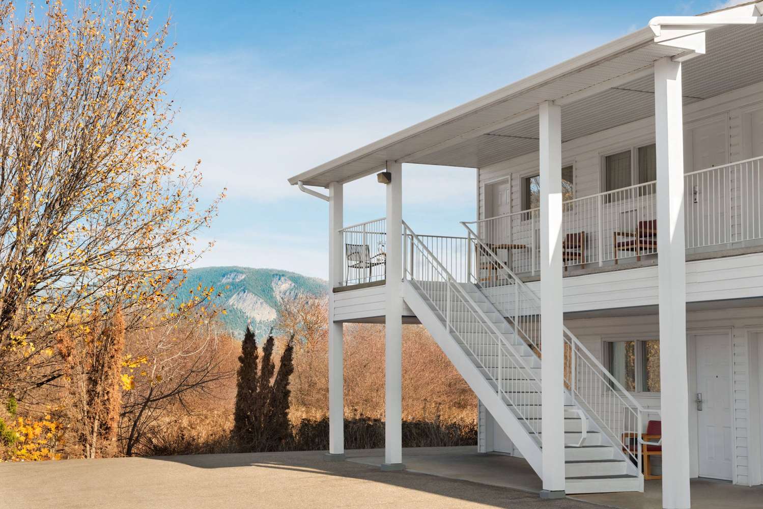 Travelodge by Wyndham Salmon Arm 10/40