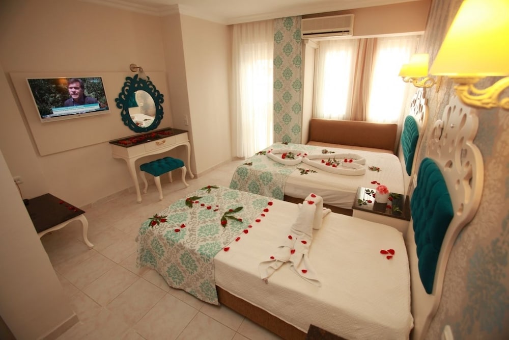 Turk Hotel 25/46