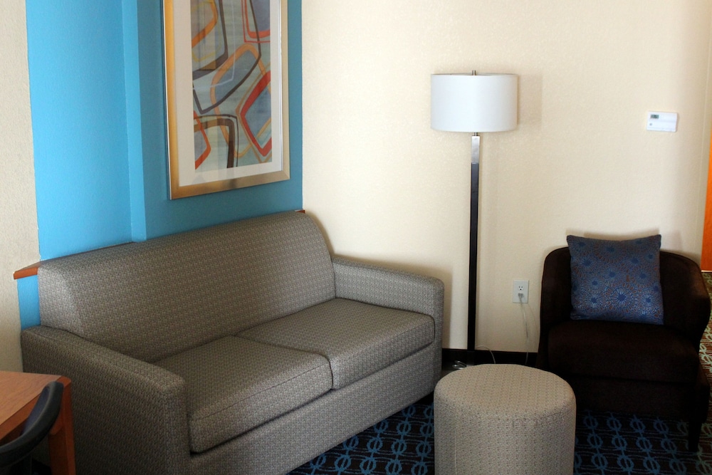 Fairfield Inn & Suites Seymour 26/40