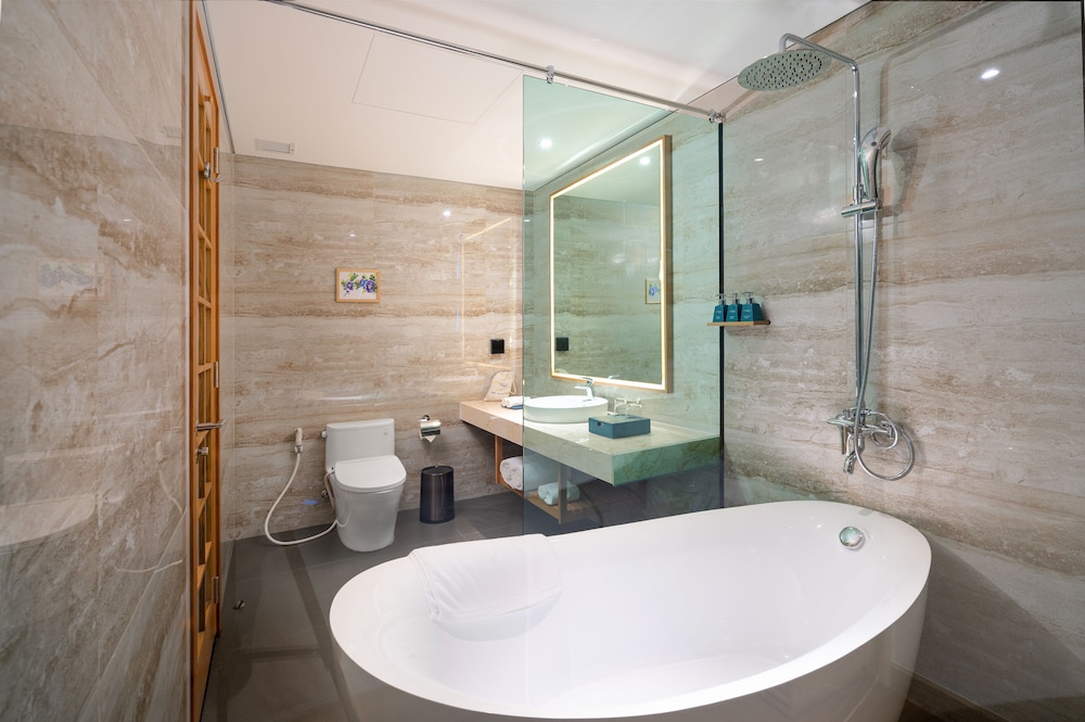 Sala Grand TuyHoa Hotel 48/50
